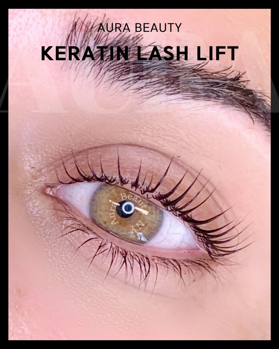 Keratin lash lift macro: natural lashes curled upward for a wide-awake look.